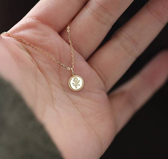 Women's Round Rose Coin Pendant Necklace Pendants Women Jewelry 