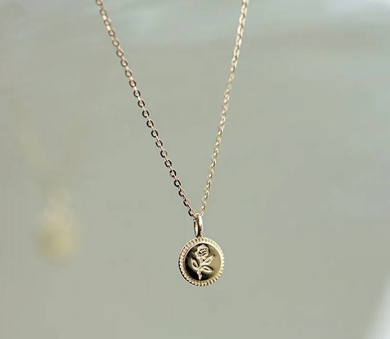 Women's Round Rose Coin Pendant Necklace Pendants Women Jewelry 