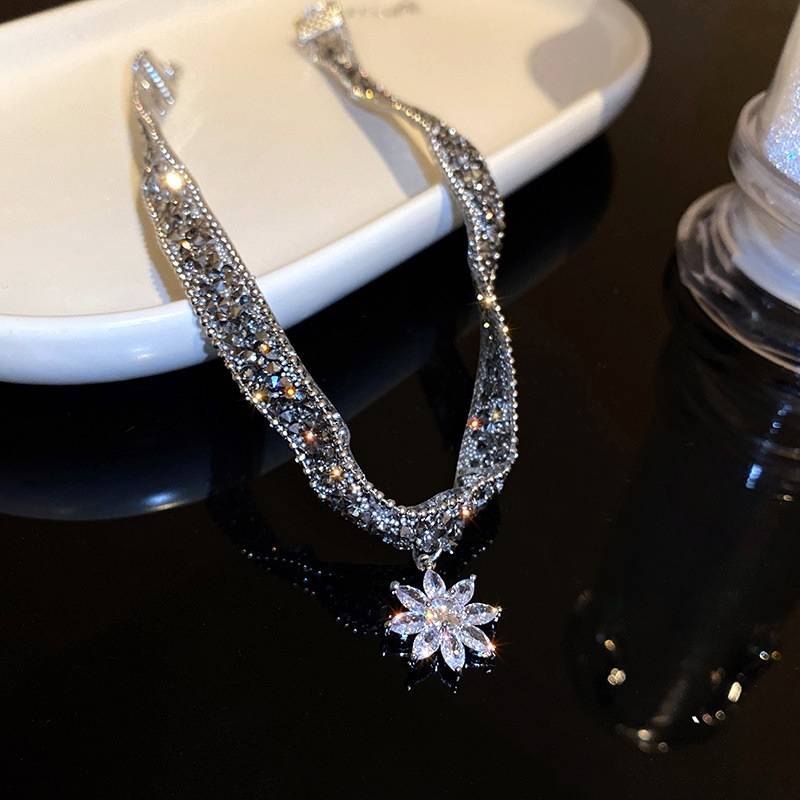 Rhinestones Flower Pendant Choker Necklace for Women Necklaces Pendants Women Jewelry 