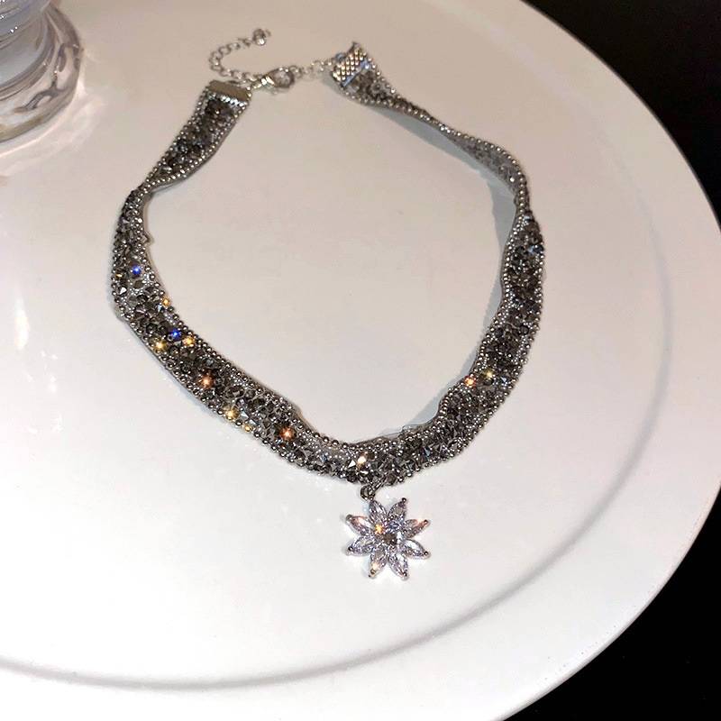 Rhinestones Flower Pendant Choker Necklace for Women Necklaces Pendants Women Jewelry 