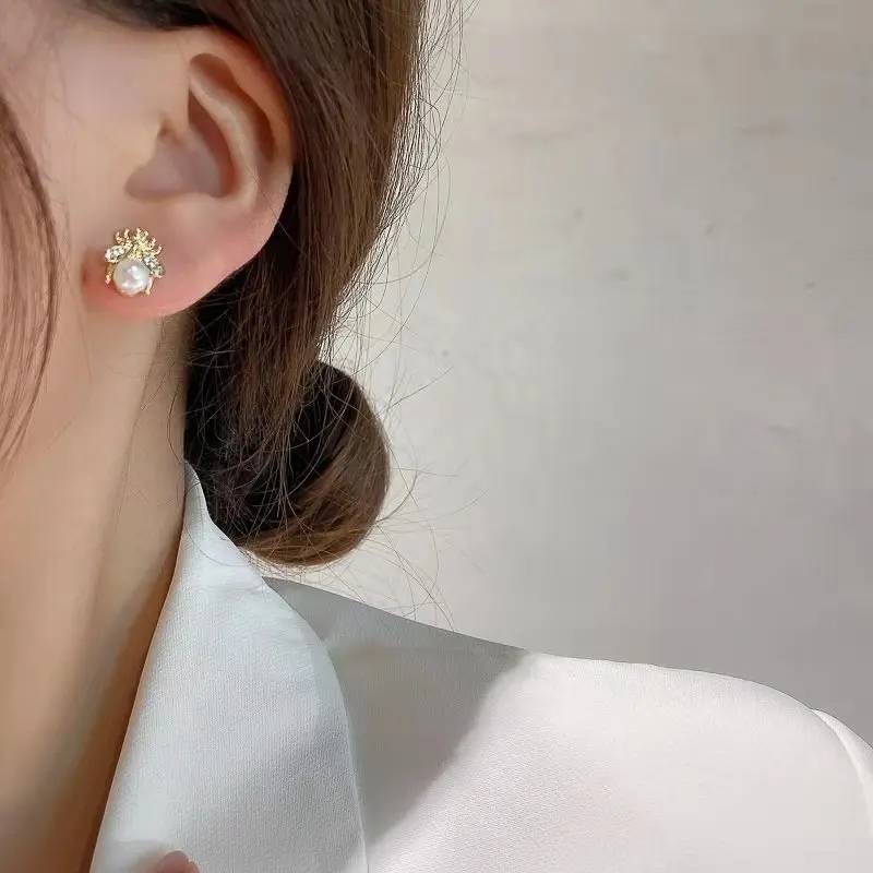 2023 new simple and luxurious Pearl Woman's Earrings Fashion design sense bee insect Earrings Korean women jewelry sexy Earrings 