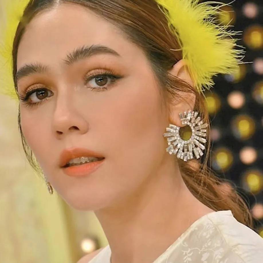 Large Circle Halo Star Flower Rhinestone Stud Earrings 